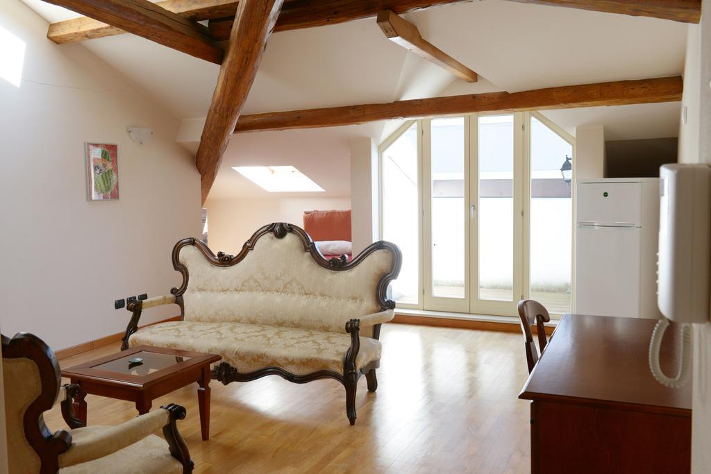 Appartamenti Medioevo Varese Exterior foto